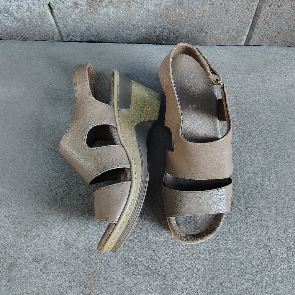Women's Tan Sandals 8w